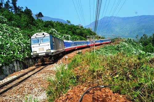 Trên cung đường sắt nguy hiểm bậc nhất Đông Dương - 3