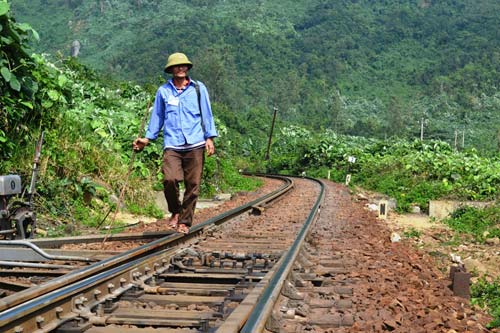 Trên cung đường sắt nguy hiểm bậc nhất Đông Dương - 4