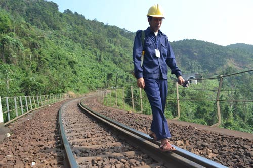 Trên cung đường sắt nguy hiểm bậc nhất Đông Dương - 12