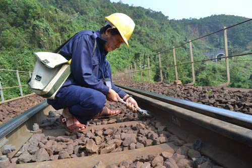 Trên cung đường sắt nguy hiểm bậc nhất Đông Dương - 13