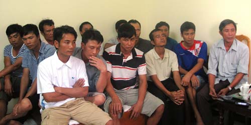 Thân nhân 8 thuyền viên mất tích “cầu cứu” Bộ trưởng Thăng - 1
