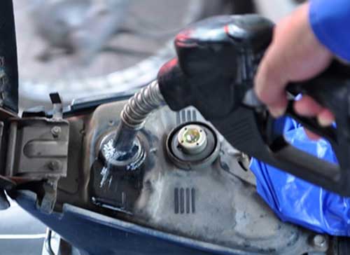 Từ 13h ngày 6/12, giá xăng dầu tiếp tục giảm - 1